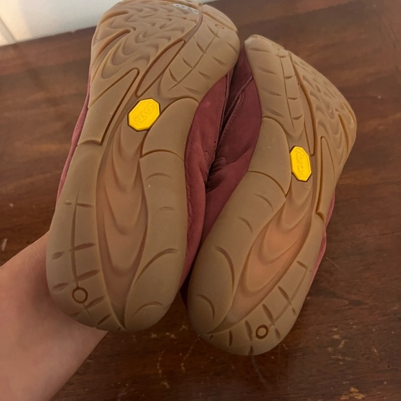 Merrell Women's Burgundy Flats NWOT size 7 so comfy! - Picture 4 of 7